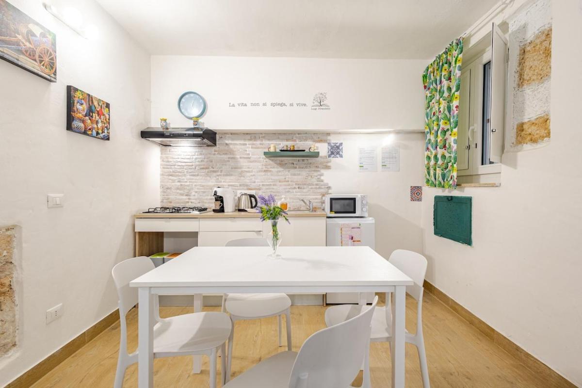Talia Capo Massimo Apartment Палермо Екстериор снимка
